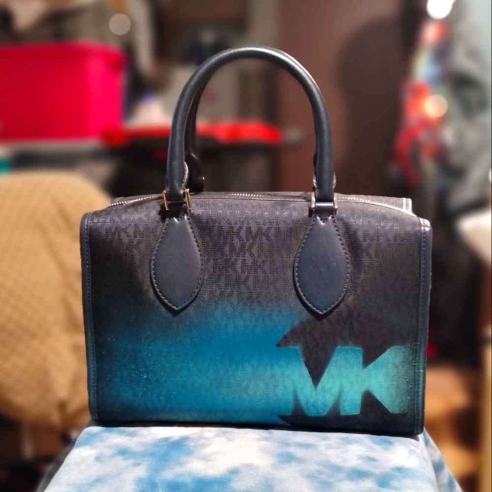 Michael Michael Kors Admiral NAVY BLUE Connie Small Duffle NWT
